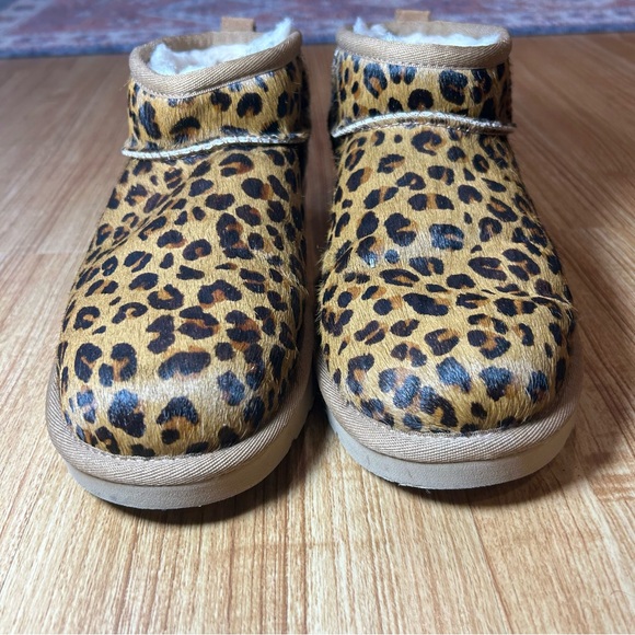 Ugg Shorty Calf Hair Leopard Print Mini Boots - Picture 5 of 13